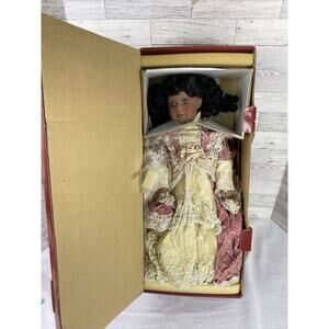 19” Treasured Heirloom Porcelain Doll EMILY ROSE COA #2476/2500 Exquisite Dress!